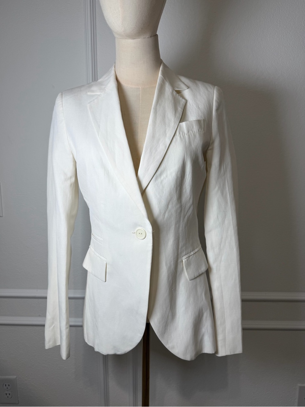 Zara Classic White Women's Single-Button Blazer